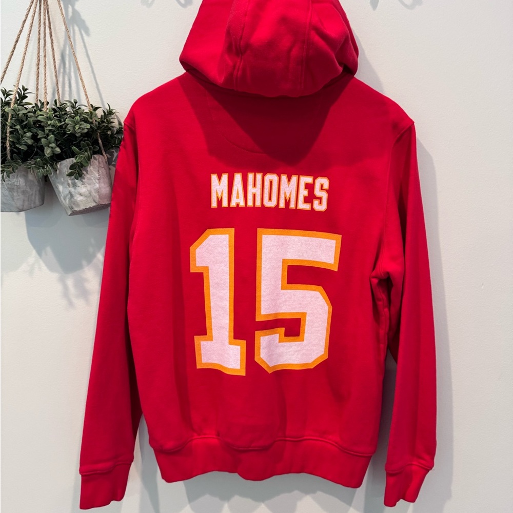 Rare Red Mahomes 15 Hoodie. NWOT MEDIUM Chiefs